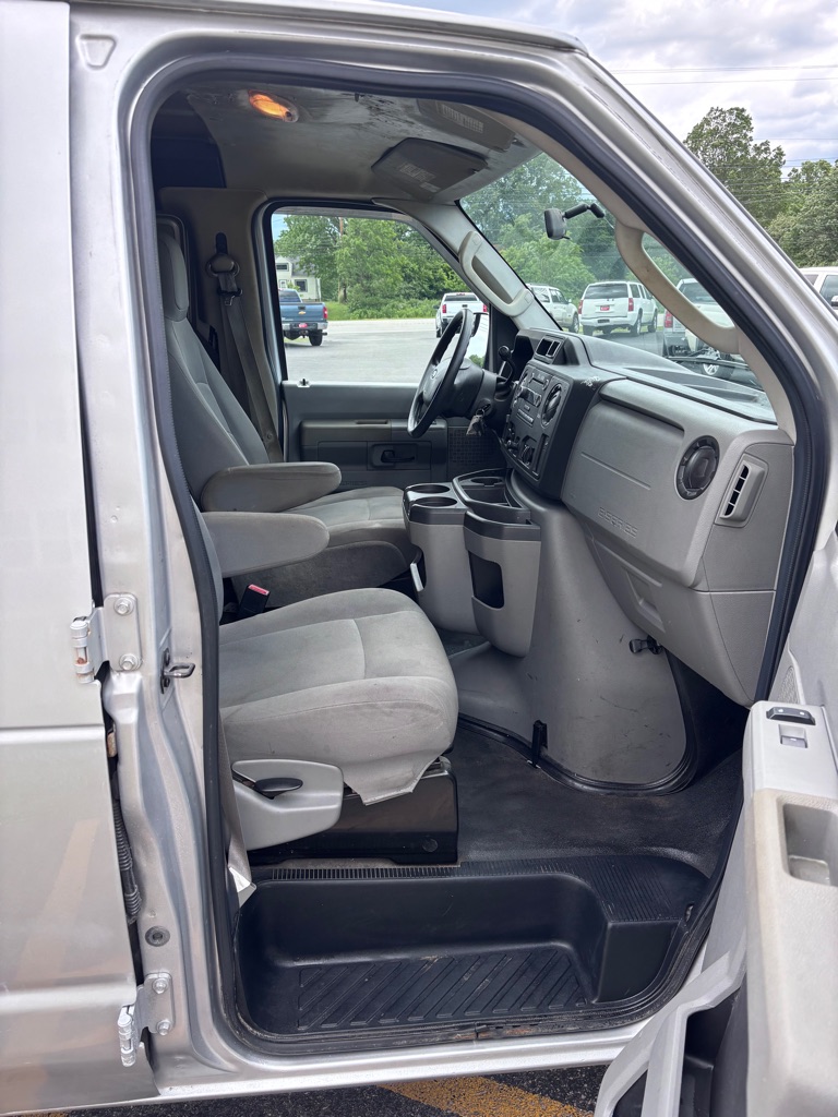 Photo 10 of this FORD E-SERIES
