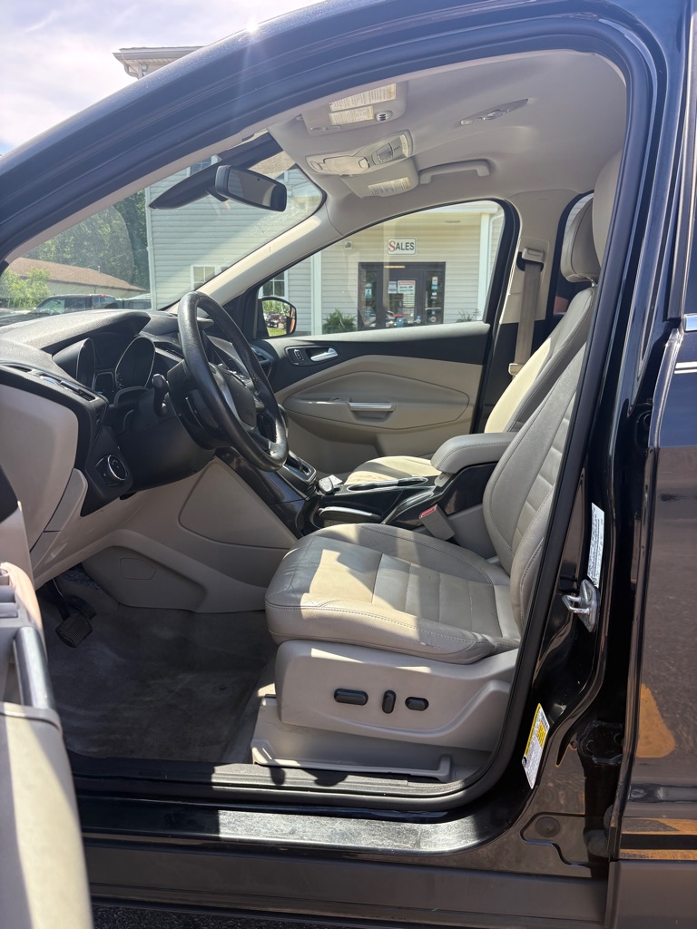 Photo 9 of this FORD ESCAPE