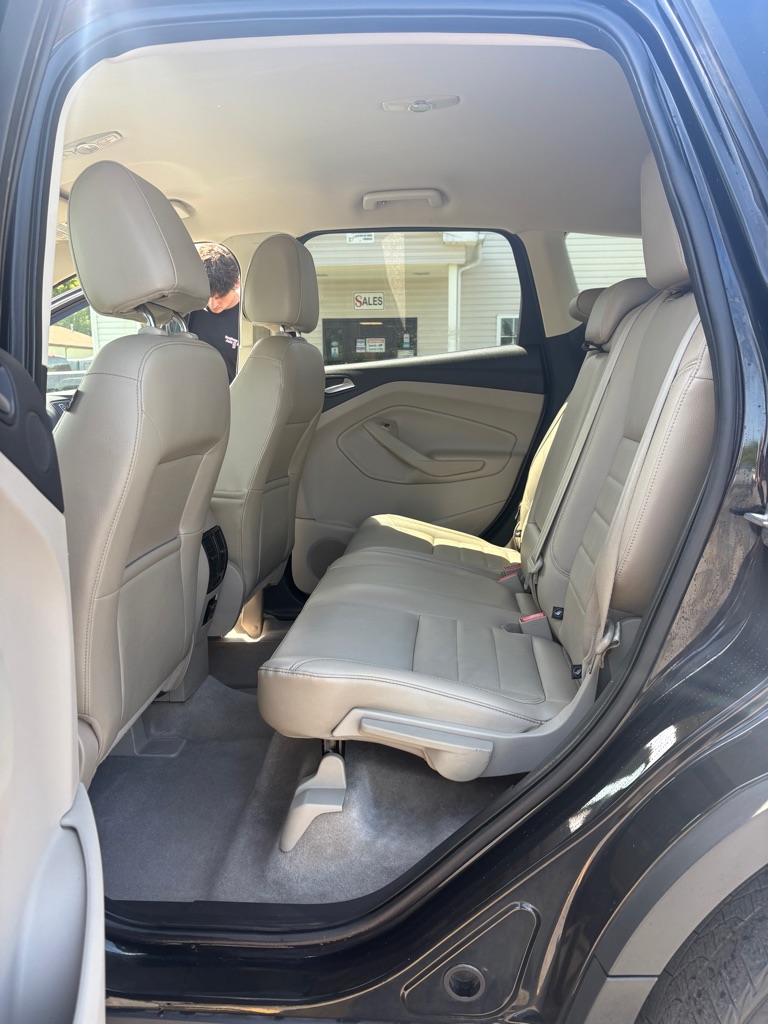 Photo 10 of this FORD ESCAPE