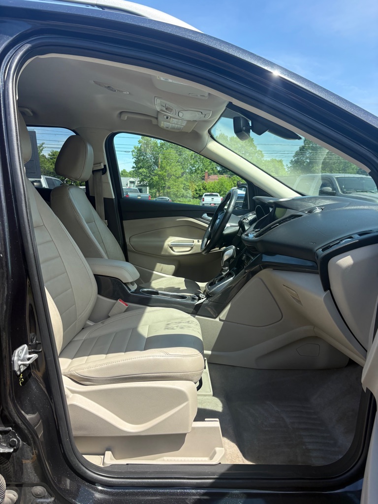 Photo 11 of this FORD ESCAPE