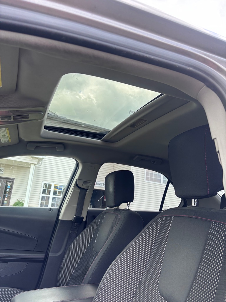 Photo 15 of this CHEVROLET EQUINOX