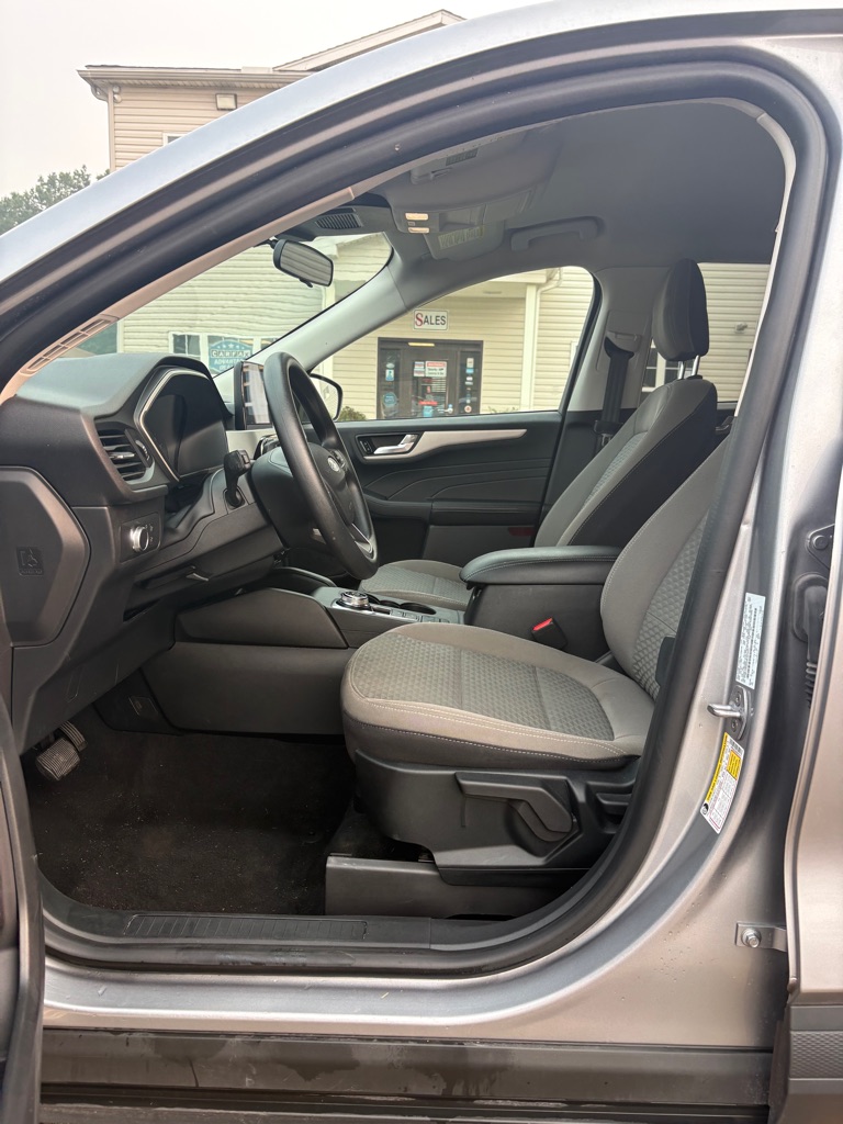 Photo 9 of this FORD ESCAPE