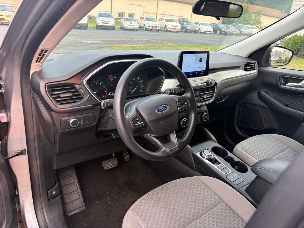 Photo 13 of this FORD ESCAPE