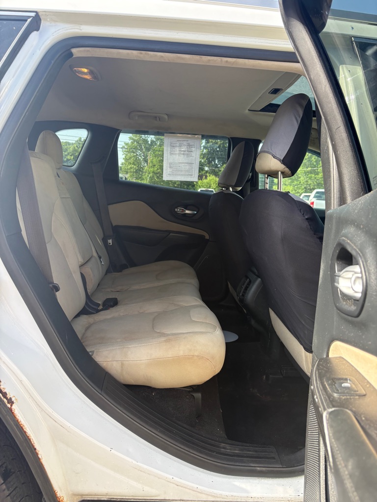 Photo 12 of this JEEP CHEROKEE