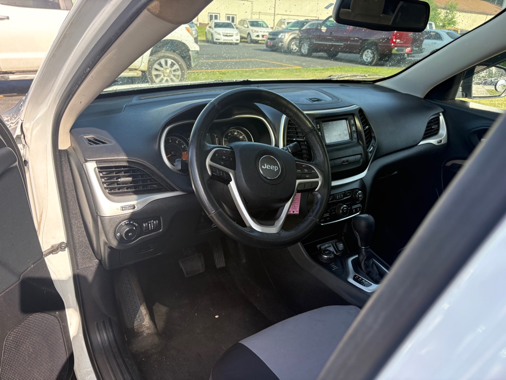 Photo 13 of this JEEP CHEROKEE