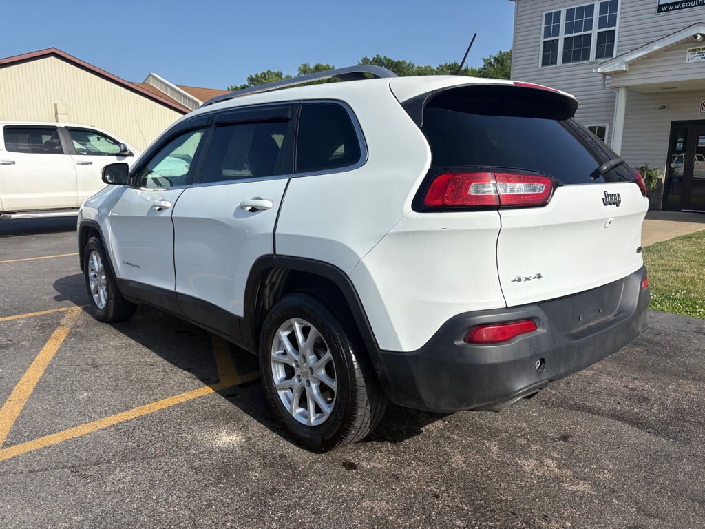 Photo 8 of this JEEP CHEROKEE