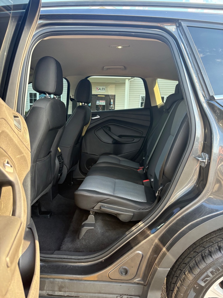 Photo 10 of this FORD ESCAPE