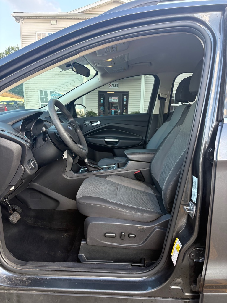 Photo 9 of this FORD ESCAPE