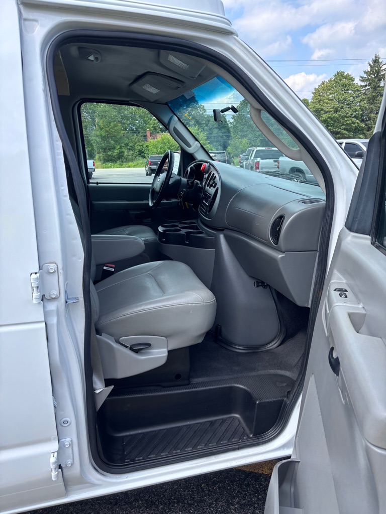 Photo 10 of this FORD E-SERIES