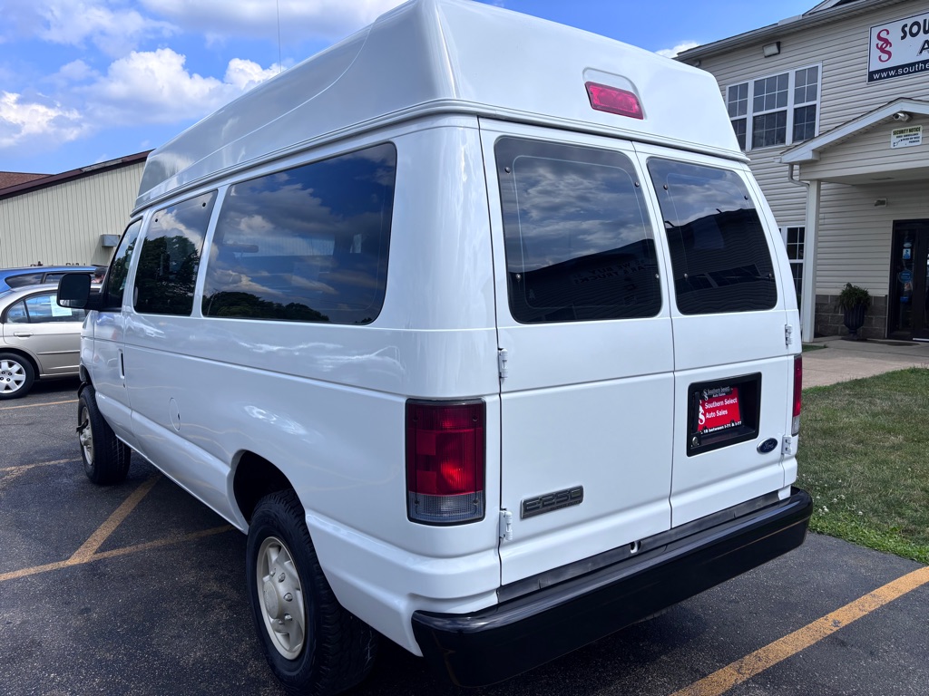 Photo 8 of this FORD E-SERIES