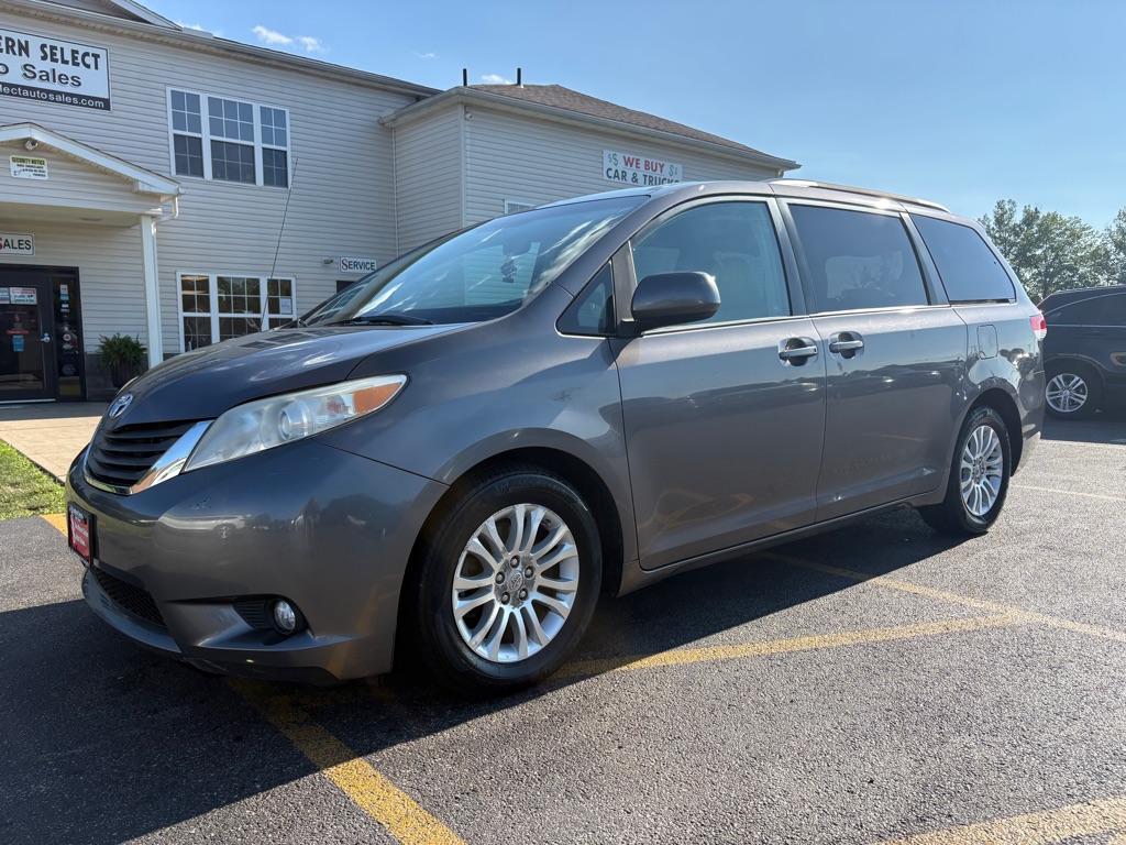 Photo 2 of this TOYOTA SIENNA