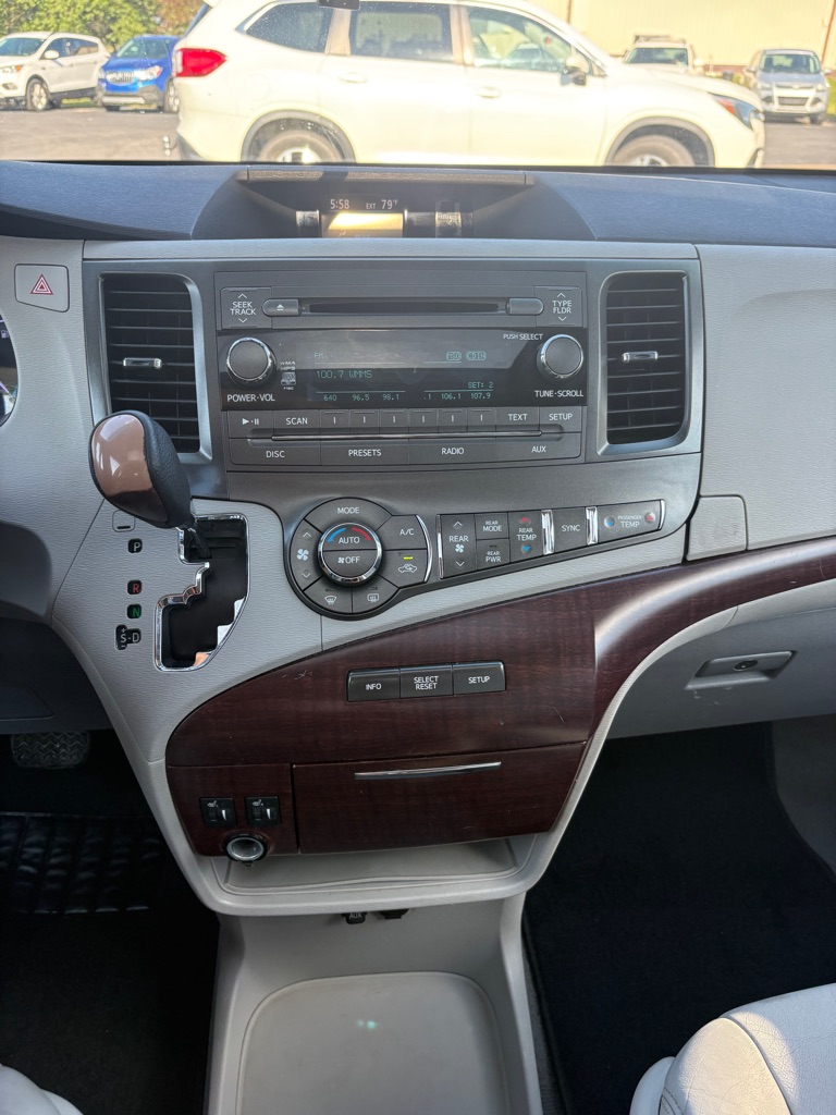 Photo 16 of this TOYOTA SIENNA