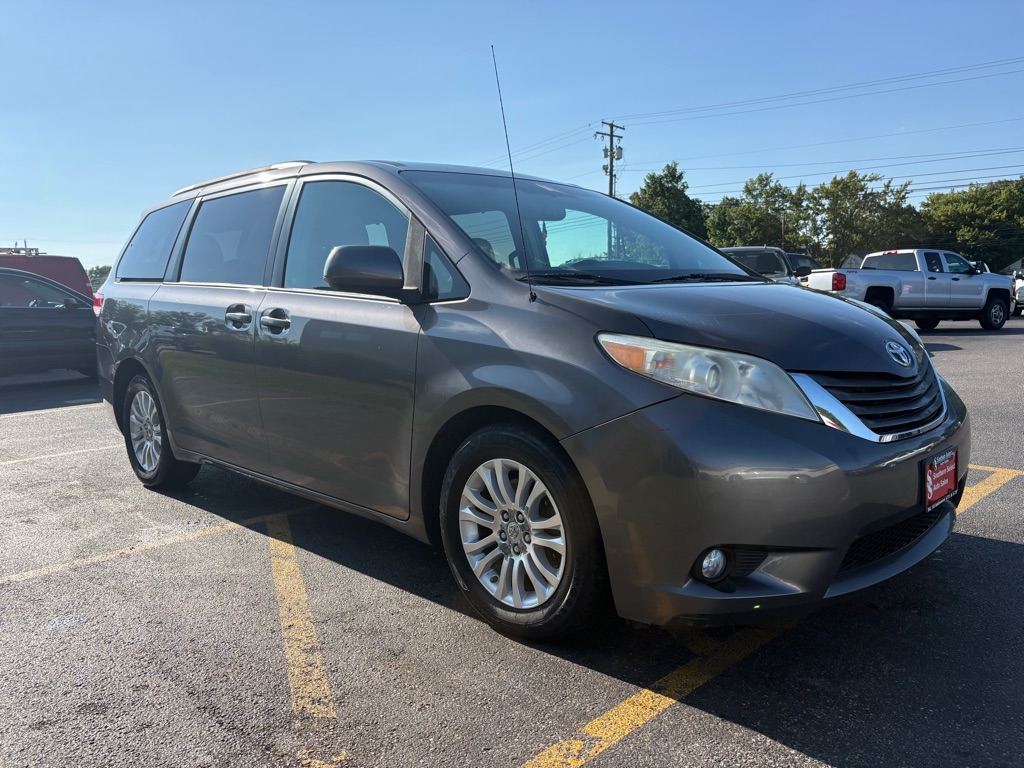 Photo 4 of this TOYOTA SIENNA