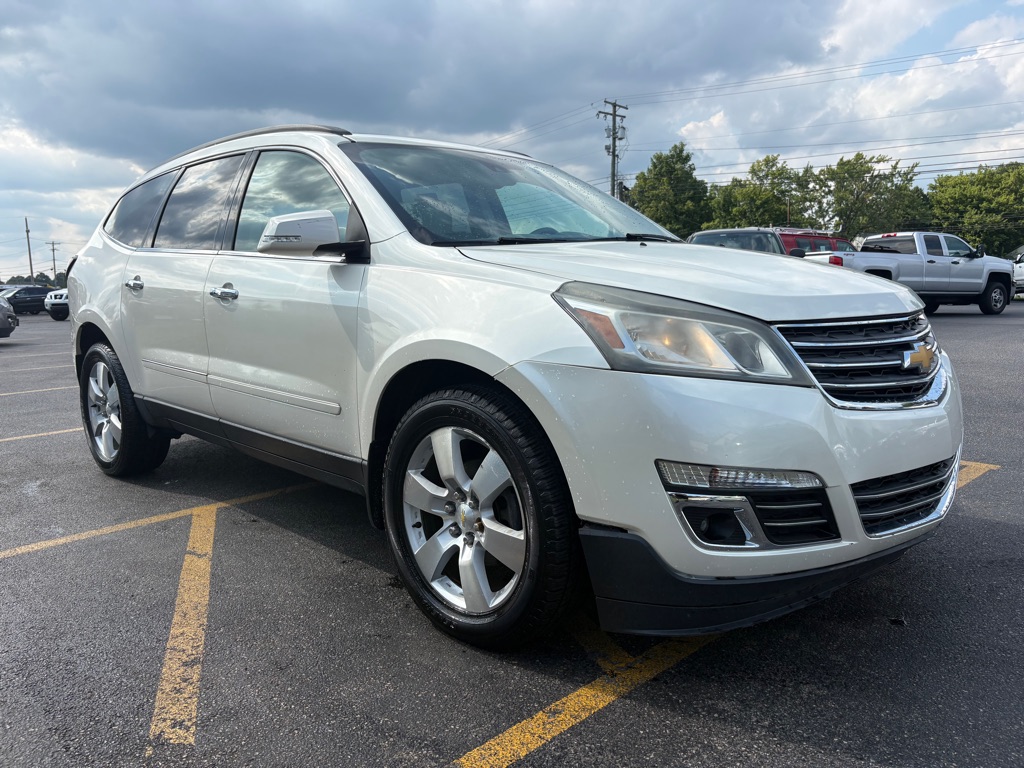 Photo 4 of this CHEVROLET TRAVERSE