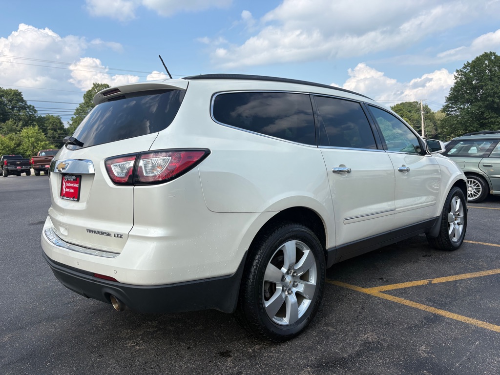 Photo 6 of this CHEVROLET TRAVERSE