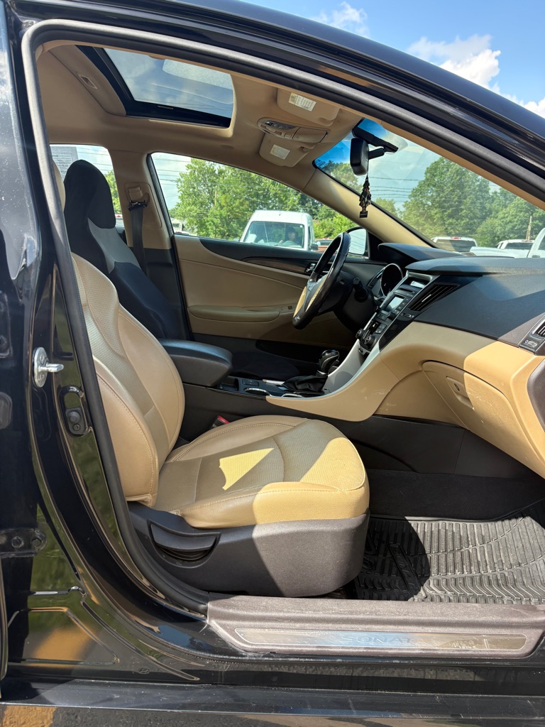 Photo 11 of this HYUNDAI SONATA