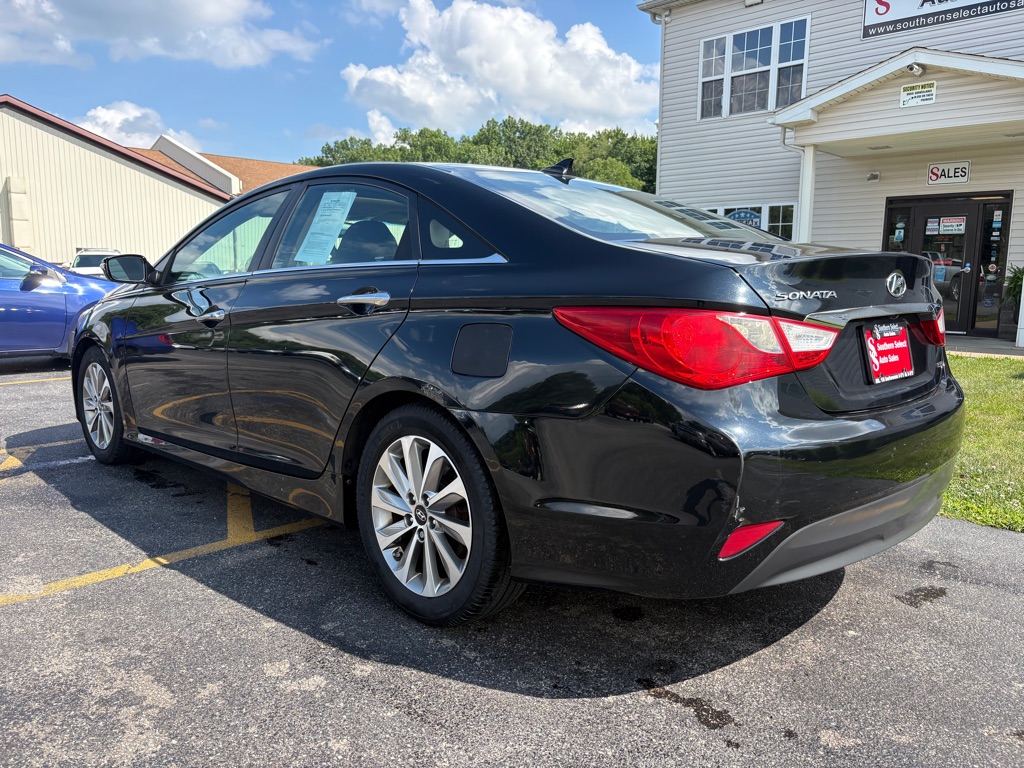 Photo 8 of this HYUNDAI SONATA