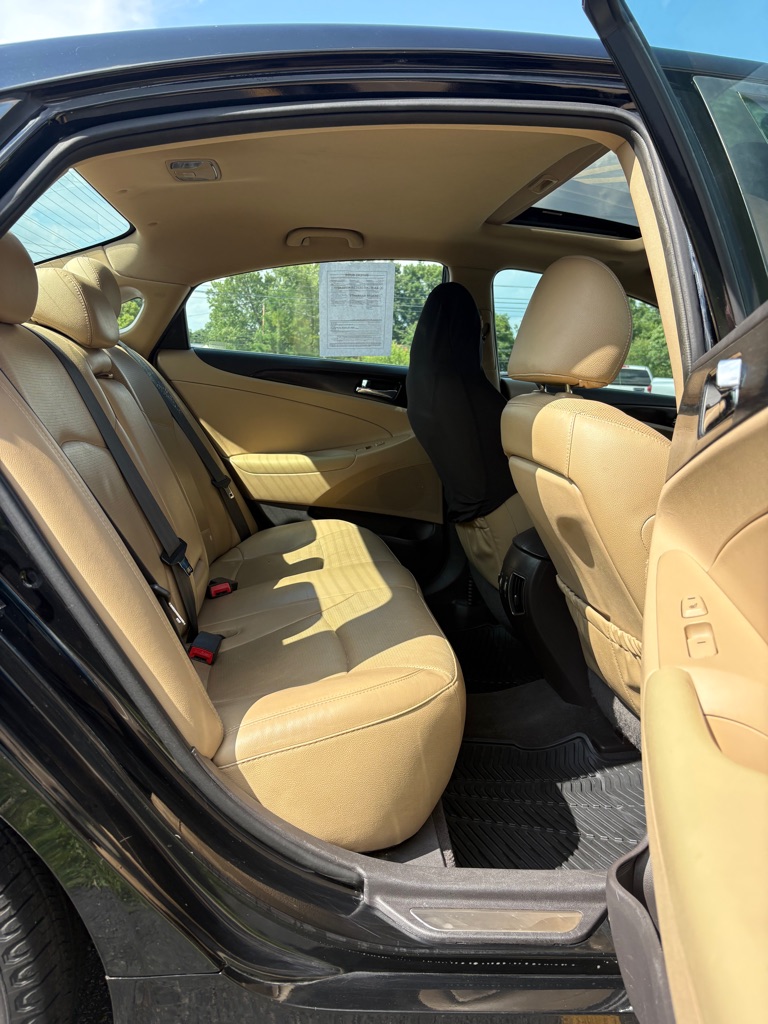 Photo 12 of this HYUNDAI SONATA