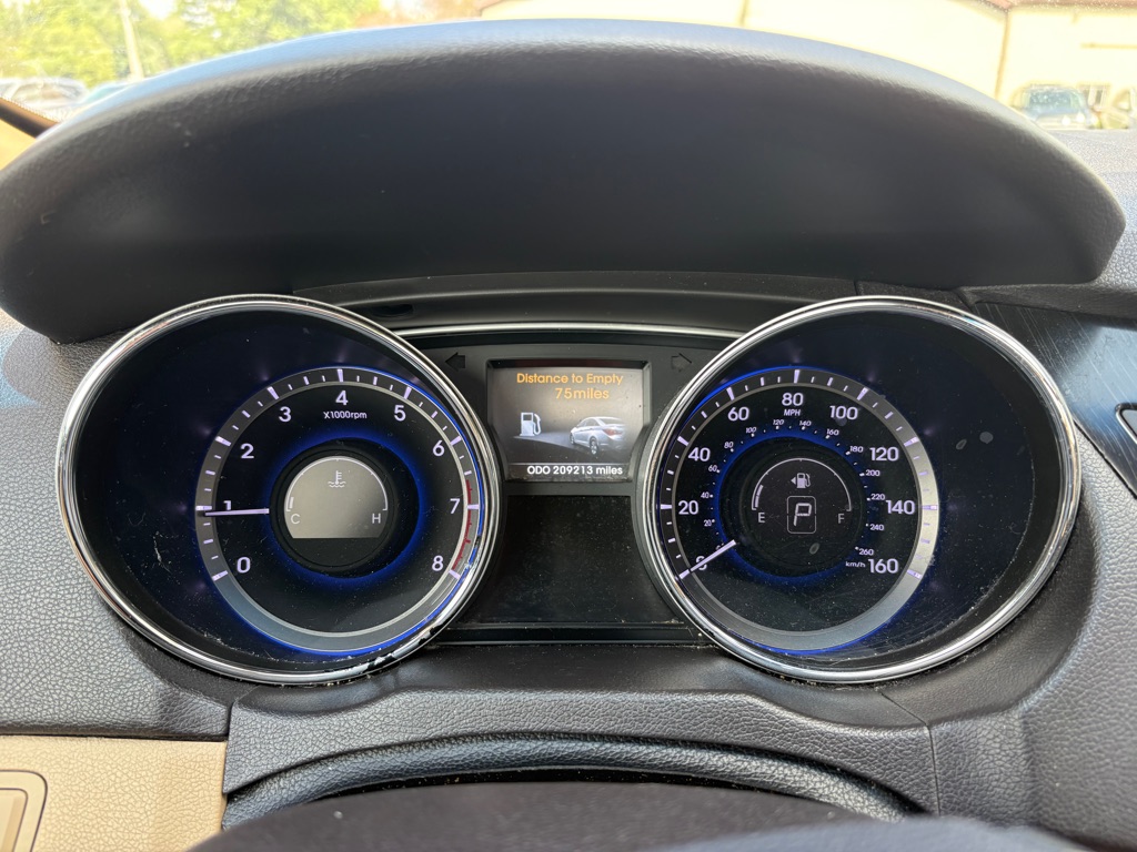 Photo 14 of this HYUNDAI SONATA