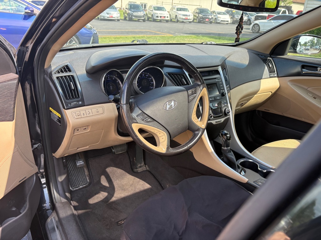 Photo 13 of this HYUNDAI SONATA