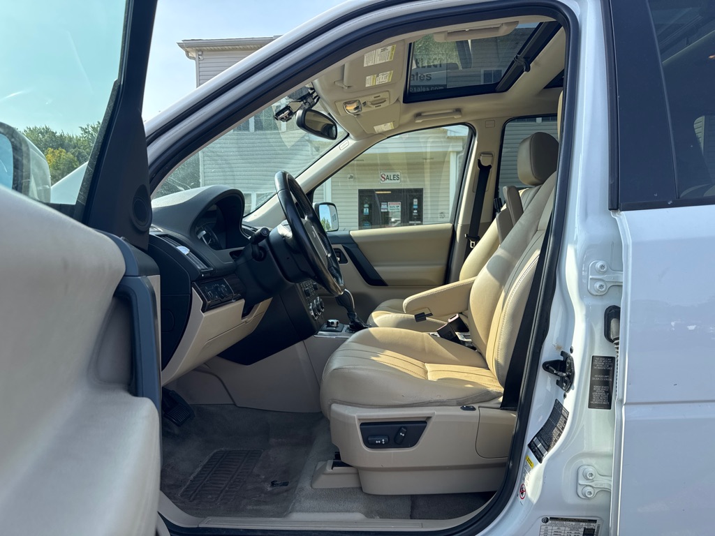 Photo 9 of this LAND ROVER LR2