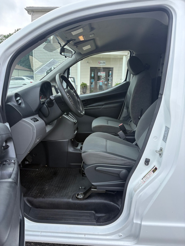 Photo 10 of this NISSAN NV200