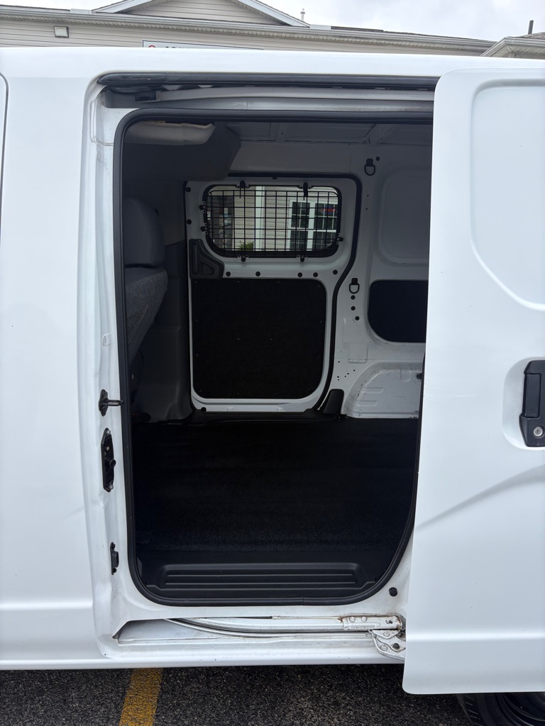 Photo 11 of this NISSAN NV200