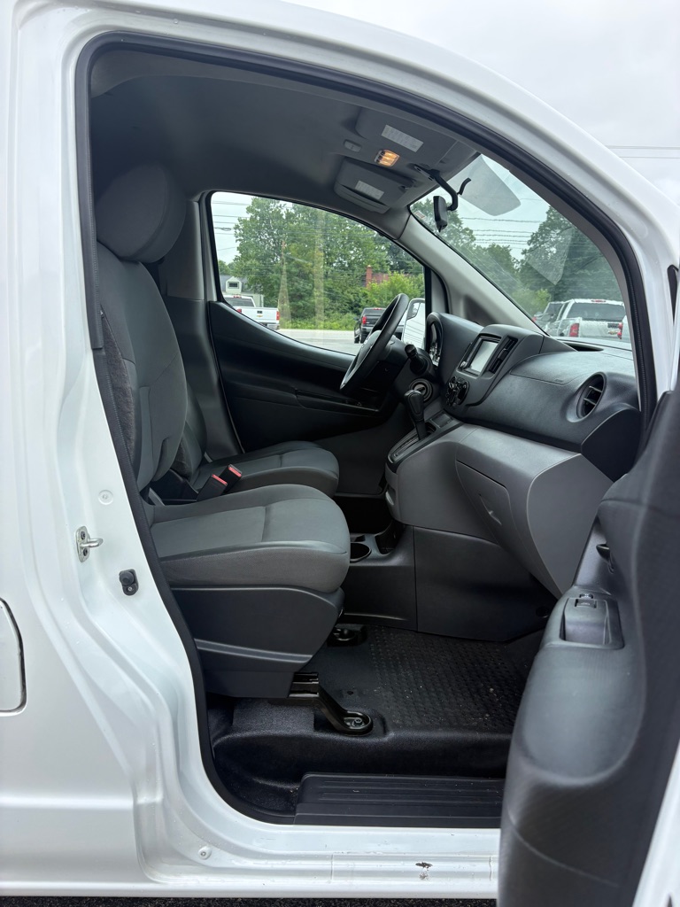 Photo 13 of this NISSAN NV200