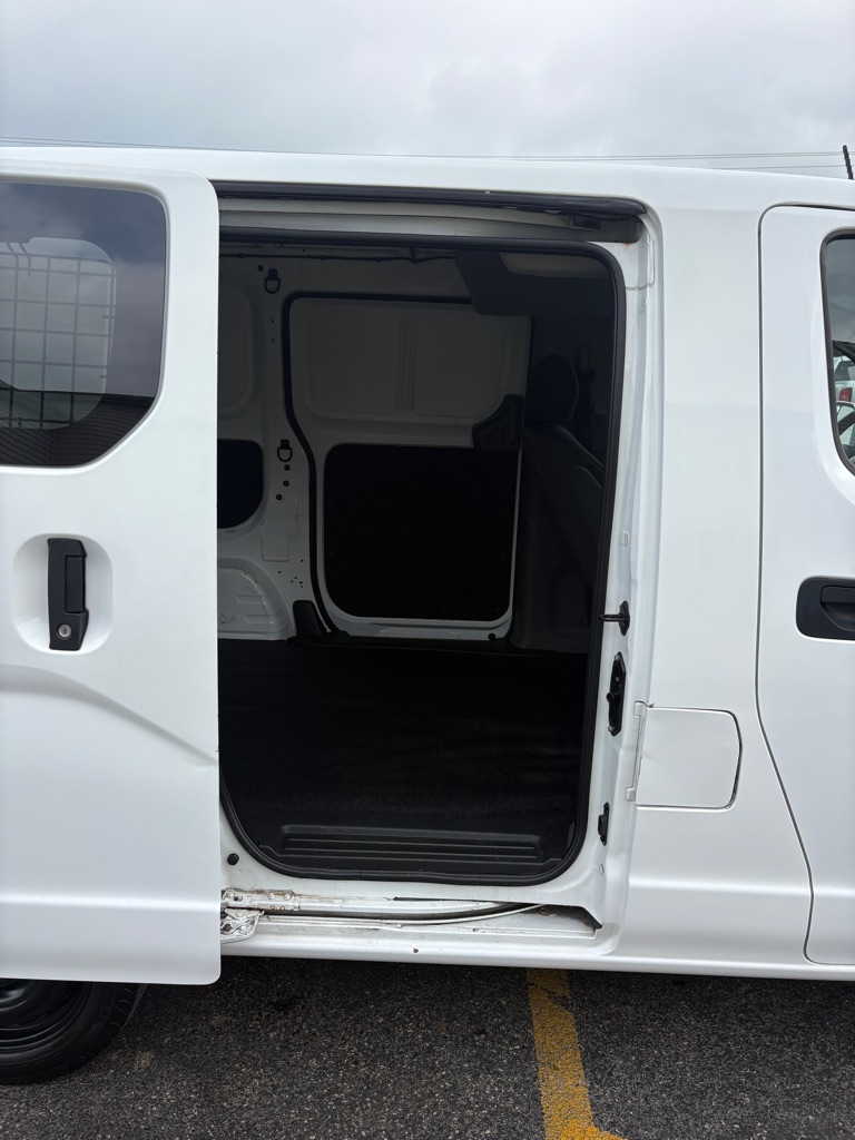 Photo 14 of this NISSAN NV200
