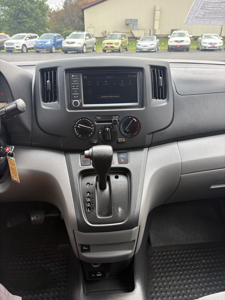 Photo 19 of this NISSAN NV200