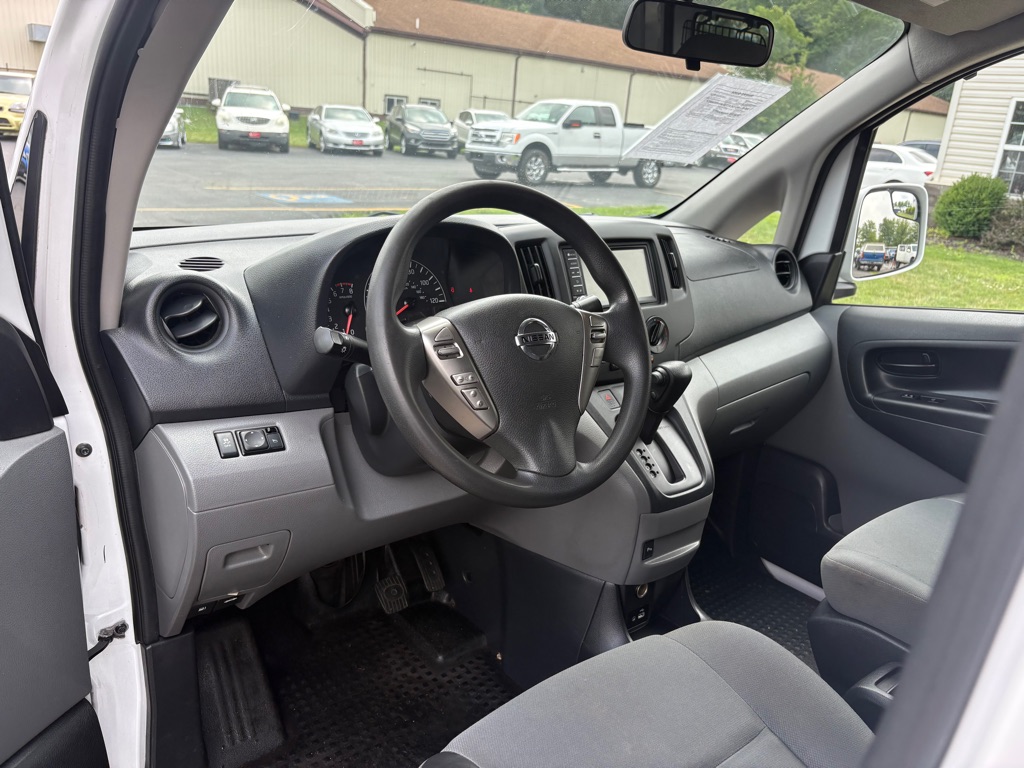 Photo 17 of this NISSAN NV200