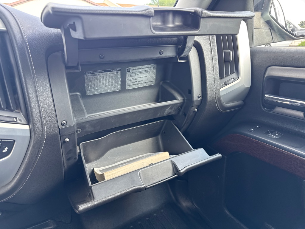 Photo 17 of this GMC SIERRA 1500