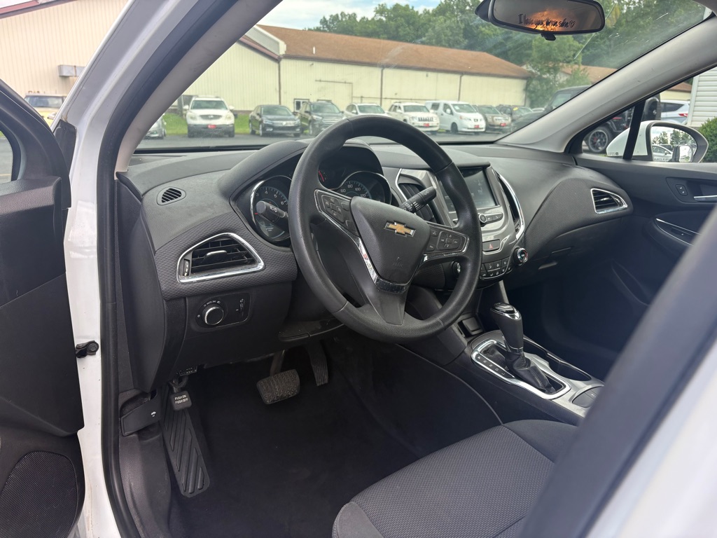 Photo 13 of this CHEVROLET CRUZE