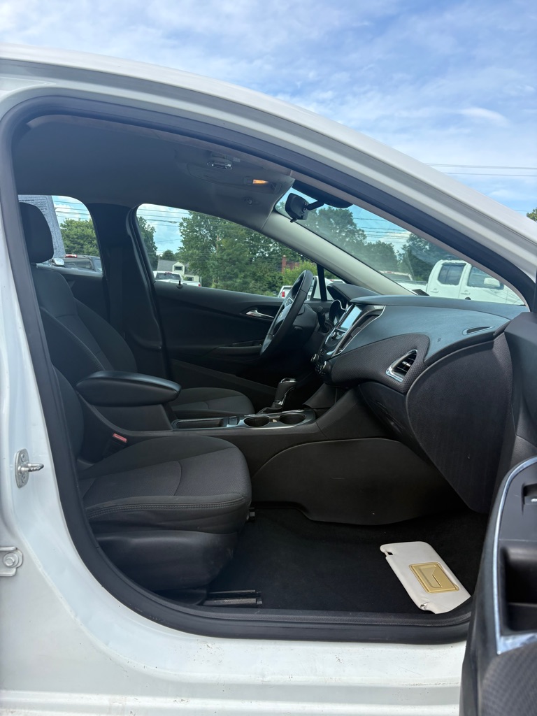 Photo 11 of this CHEVROLET CRUZE