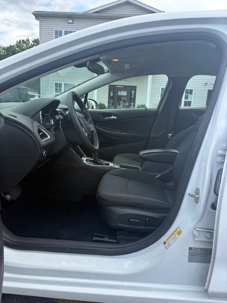 Photo 9 of this CHEVROLET CRUZE