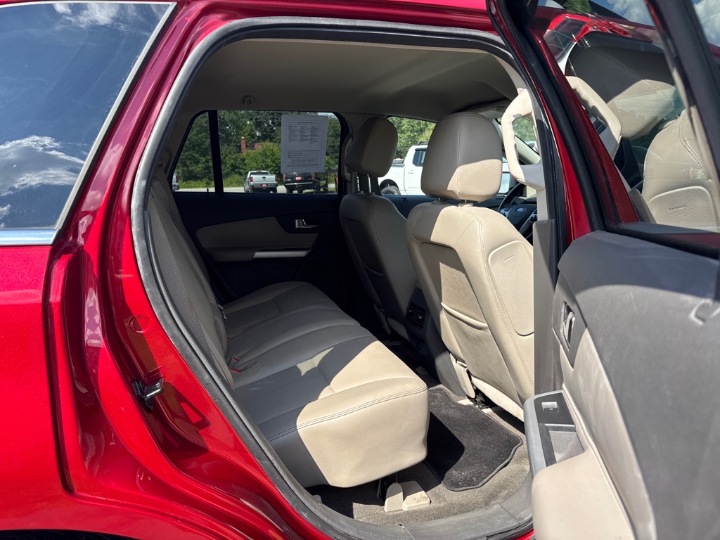 Photo 14 of this FORD EDGE