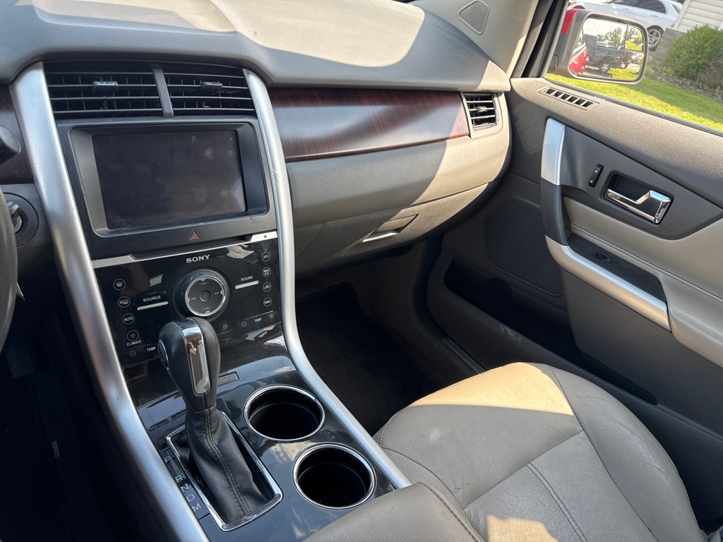 Photo 17 of this FORD EDGE