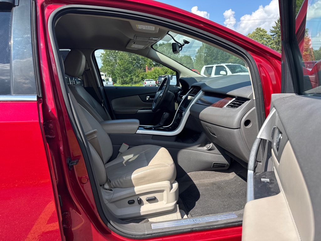 Photo 13 of this FORD EDGE