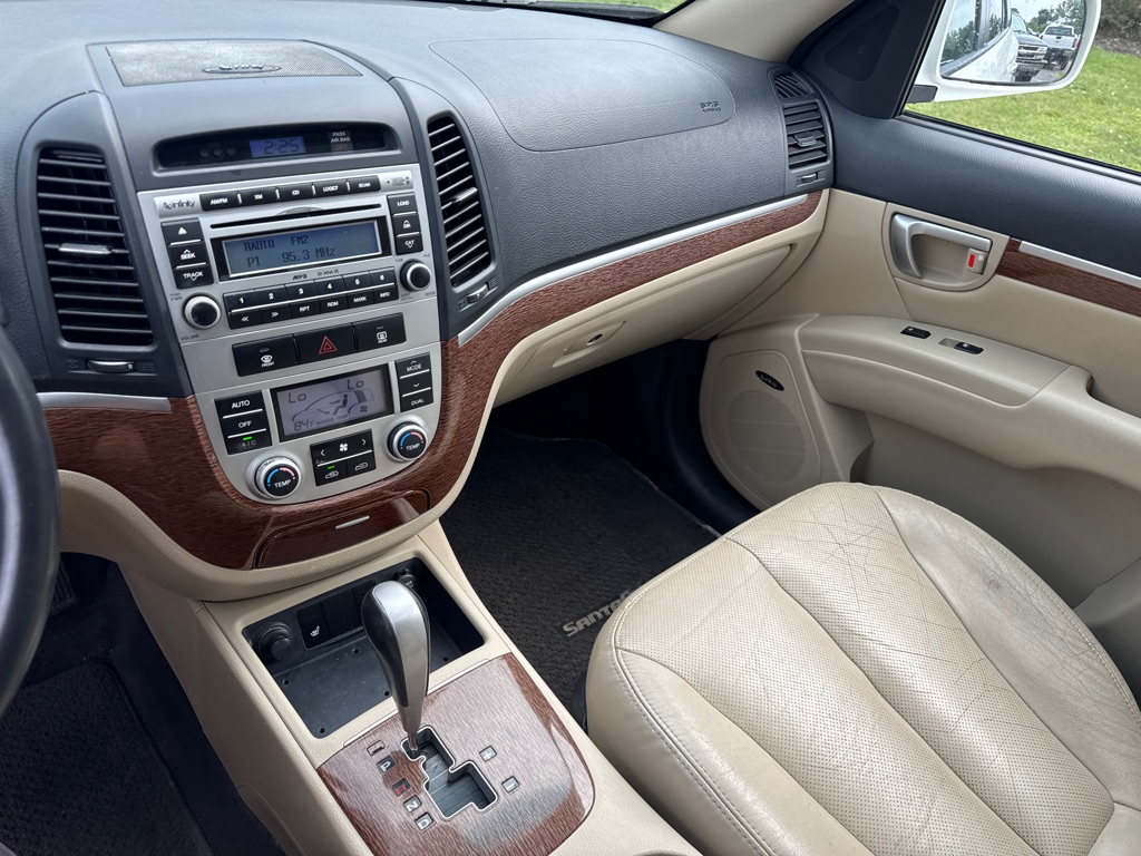 Photo 16 of this HYUNDAI SANTA FE