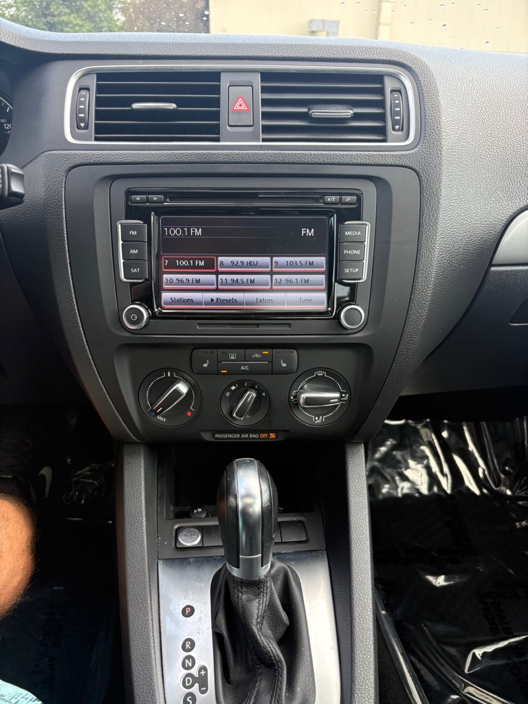 Photo 15 of this VOLKSWAGEN JETTA