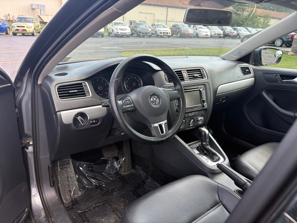 Photo 13 of this VOLKSWAGEN JETTA