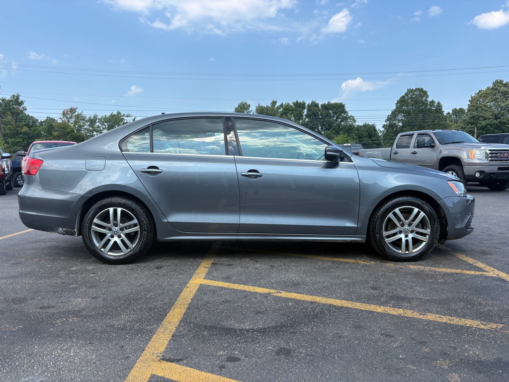 Photo 5 of this VOLKSWAGEN JETTA