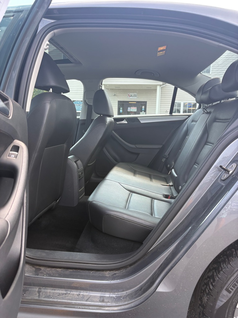 Photo 10 of this VOLKSWAGEN JETTA