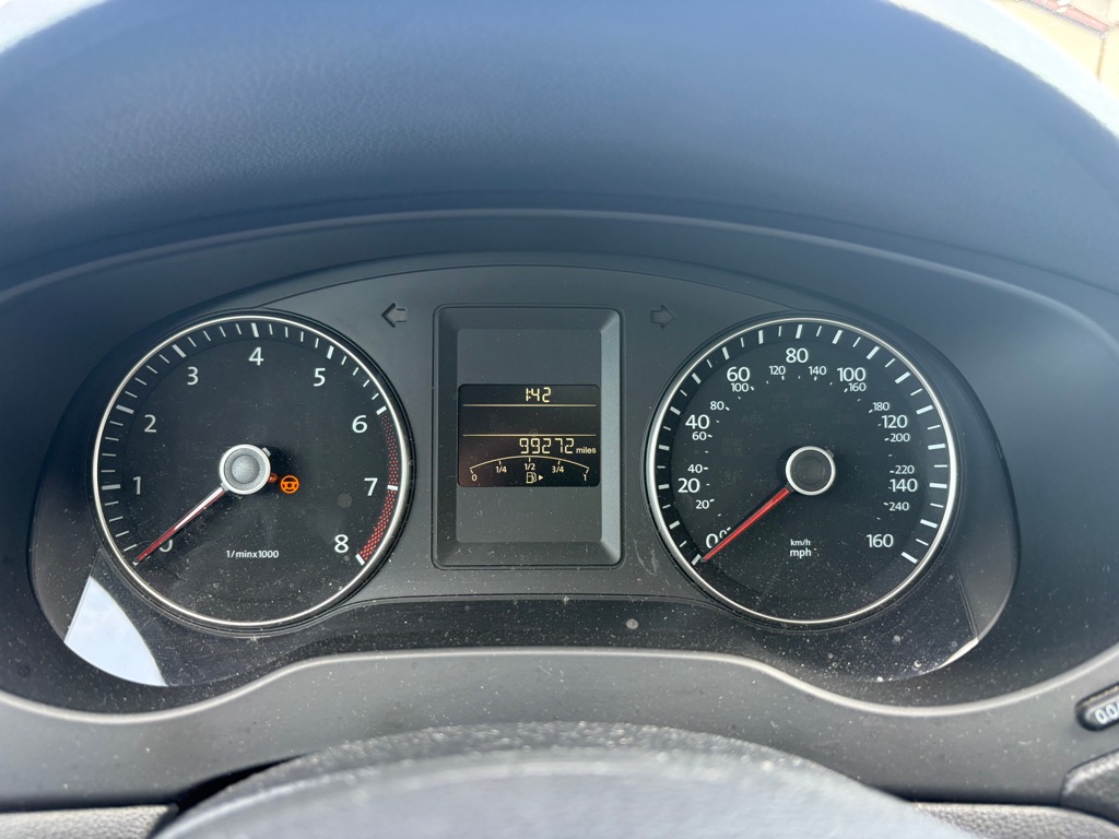 Photo 14 of this VOLKSWAGEN JETTA