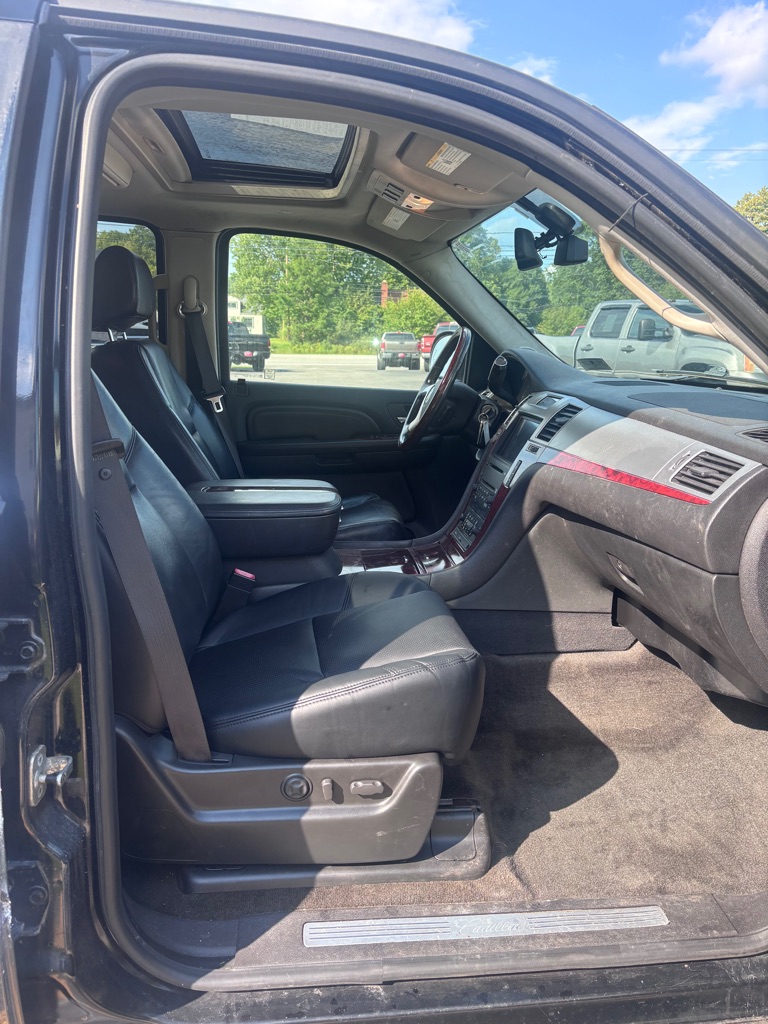 Photo 11 of this CADILLAC ESCALADE
