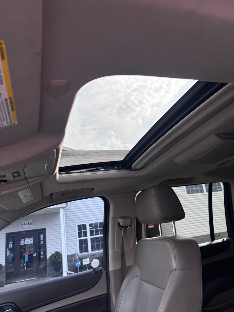 Photo 20 of this CHEVROLET SUBURBAN