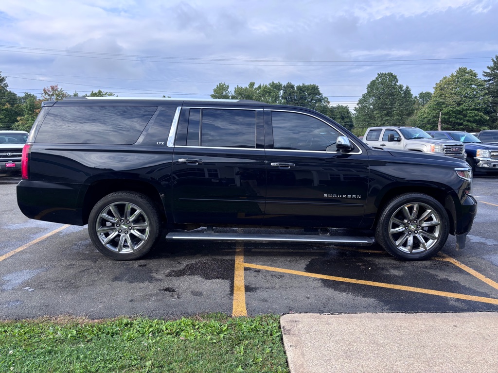 Photo 5 of this CHEVROLET SUBURBAN