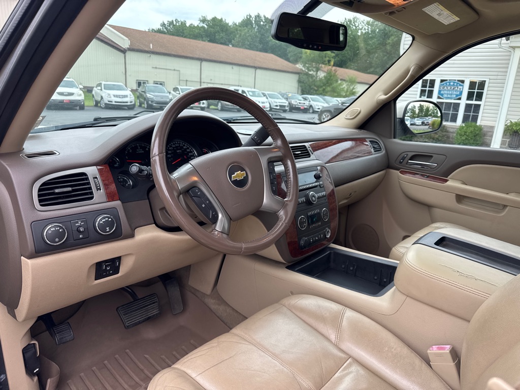 Photo 16 of this CHEVROLET SUBURBAN