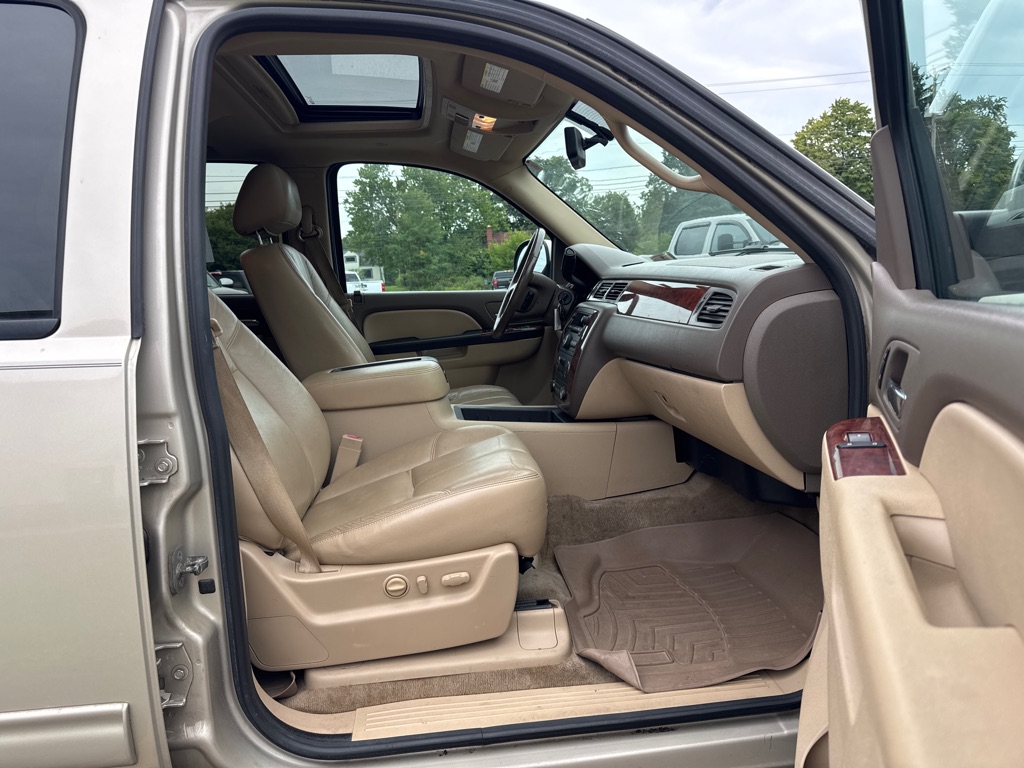 Photo 12 of this CHEVROLET SUBURBAN