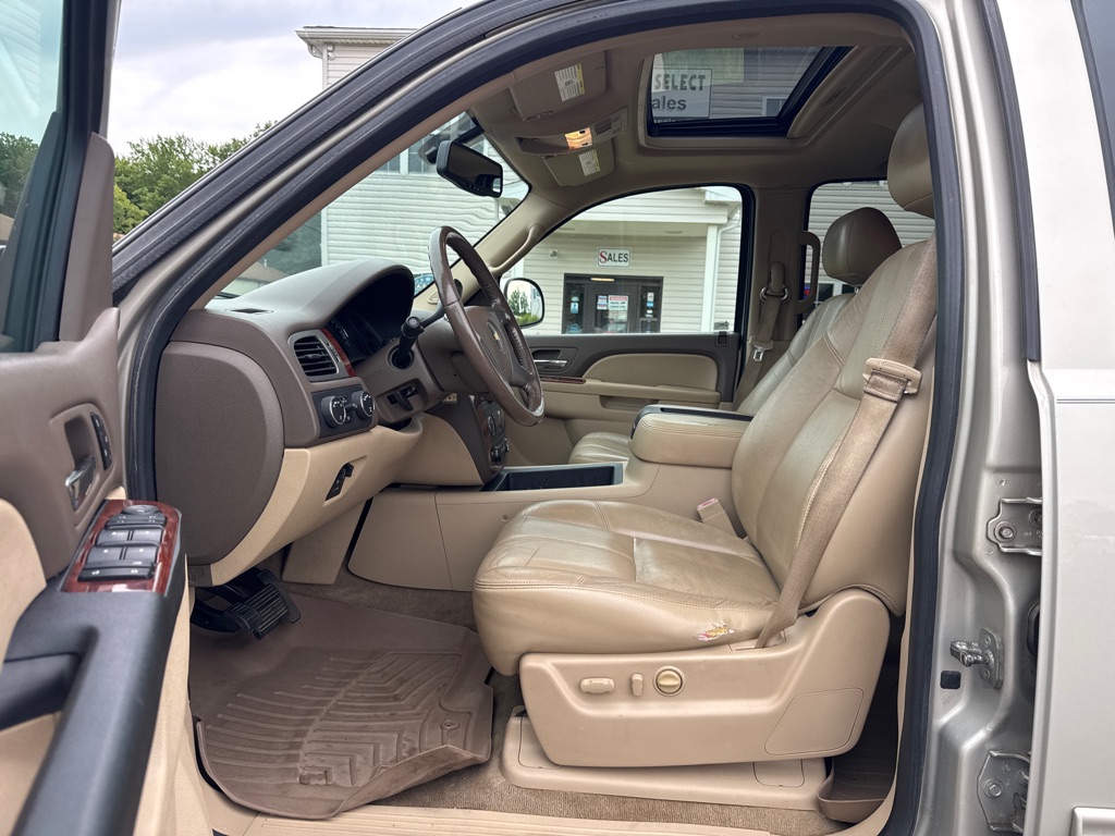 Photo 9 of this CHEVROLET SUBURBAN